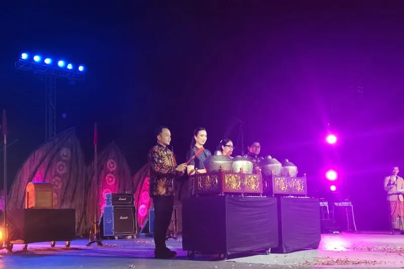 Menpar Widiyanti Putri Wardhana Resmikan Festival Wonderful Indonesia Wellness 2025 di Solo