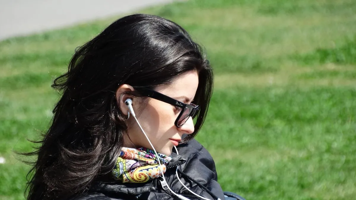 Alasan Ilmiah di Balik Dominasi Lagu Galau di Tangga Lagu Indonesia