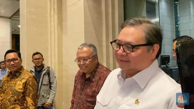 Di Antara Kekhawatiran Fitch dan Keyakinan Pemerintah: Menguji Beban APBN dari Program MBG
