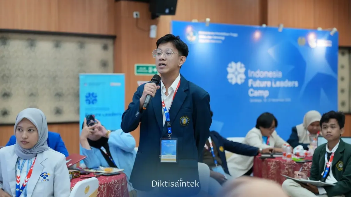 FLC 2025 Regional IV di UNESA Bekali 60 Mahasiswa Pemimpin Muda dengan Kepemimpinan Berbasis Sains, Empati, dan Inovasi