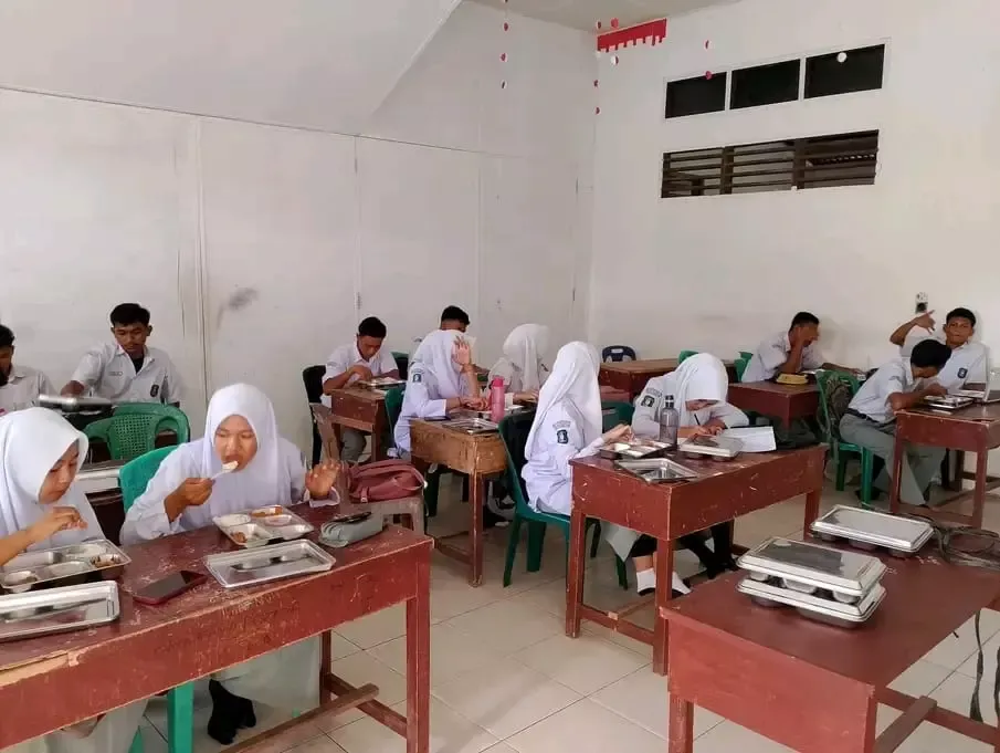 Komunikasi Krisis Program Makan Bergizi Gratis Disorot di Tengah Isu Keracunan dan Tunggakan Pembayaran Mitra