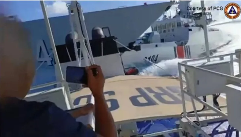 Kapal AL Tiongkok dan Penjaga Pantai Tiongkok Bertabrakan Saat Mengejar Kapal Filipina di Laut China Selatan