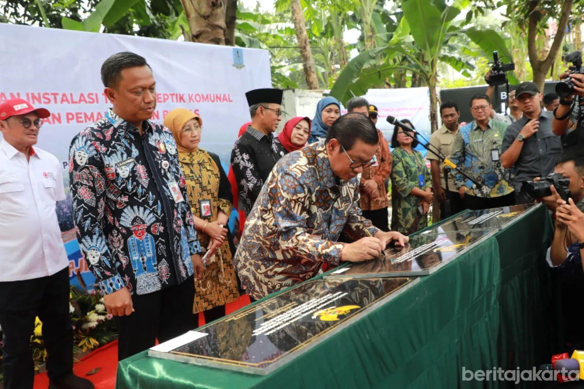Pramono Anung Resmikan Tangki Septik Komunal Berbasis Biogas di Pasar Rebo