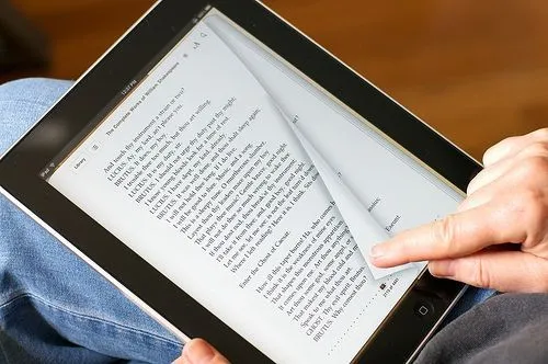 Membaca di Era Digital: Dampak E-Book terhadap Minat Baca dan Cara Menikmati Bacaan