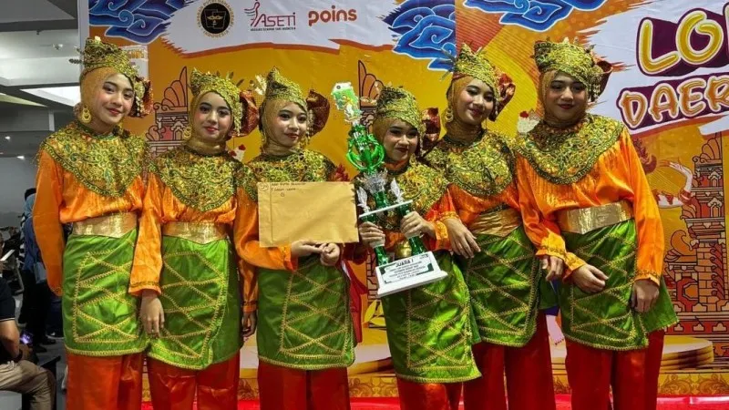 Tim Tari Tradisional MTsN 3 Jakarta Juara 1 Lomba Tari Tradisional Nusantara