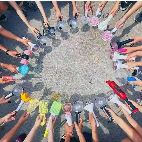 Budaya Fandom K-Pop: Antara Dukungan, Tekanan Komunitas, dan Risiko Obsesi