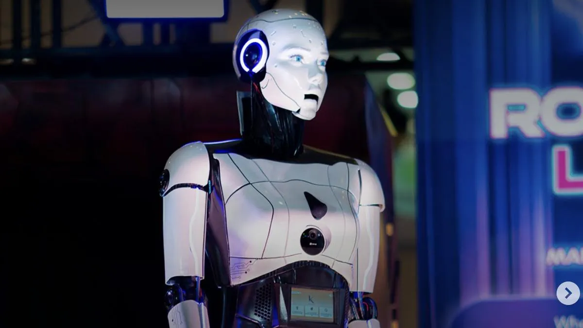 Robot Humanoid Berbasis AI Karya Perusahaan Lokal Mulai Bertugas sebagai Layanan Pelanggan di Mal Jakarta