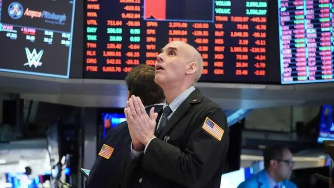 Wall Street dan Bursa Eropa Rontok: Mengapa Kejatuhan Serentak Ini Menggema hingga Indonesia