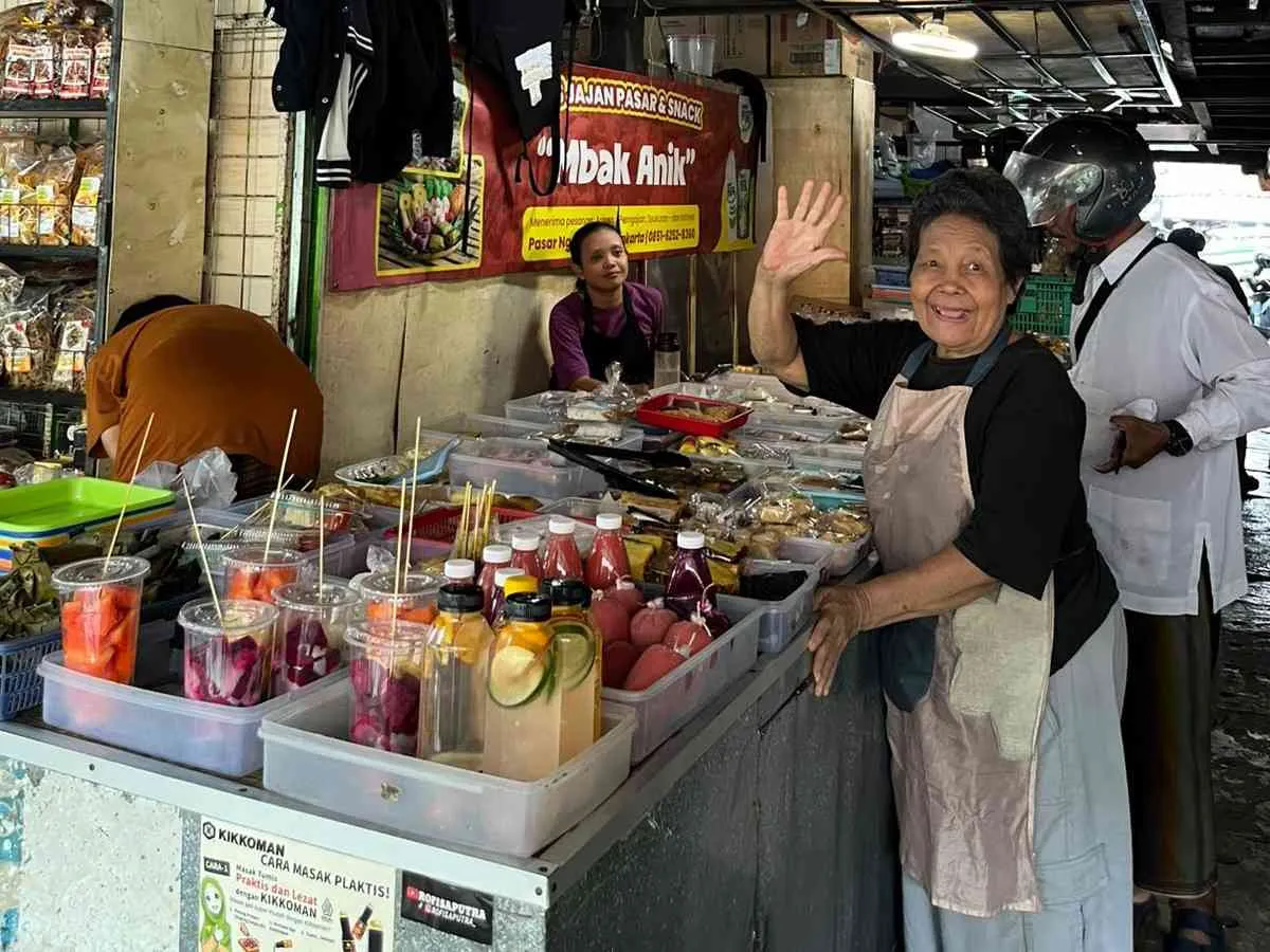 Menjaga Rasa Turun-Temurun, Penjual Jajanan Pasar di Pasar Ngasem Mulai Berjualan Sejak Pagi