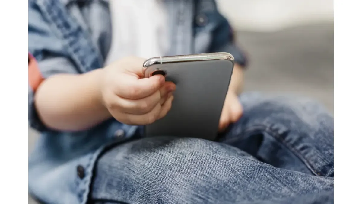 Paparan Gawai Berlebihan pada Anak Dinilai Picu Berbagai Risiko Kesehatan dan Perkembangan