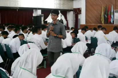 Pentingnya Pendidikan Kewarganegaraan di Era Digital: Menangkal Hoaks hingga Membentuk Karakter