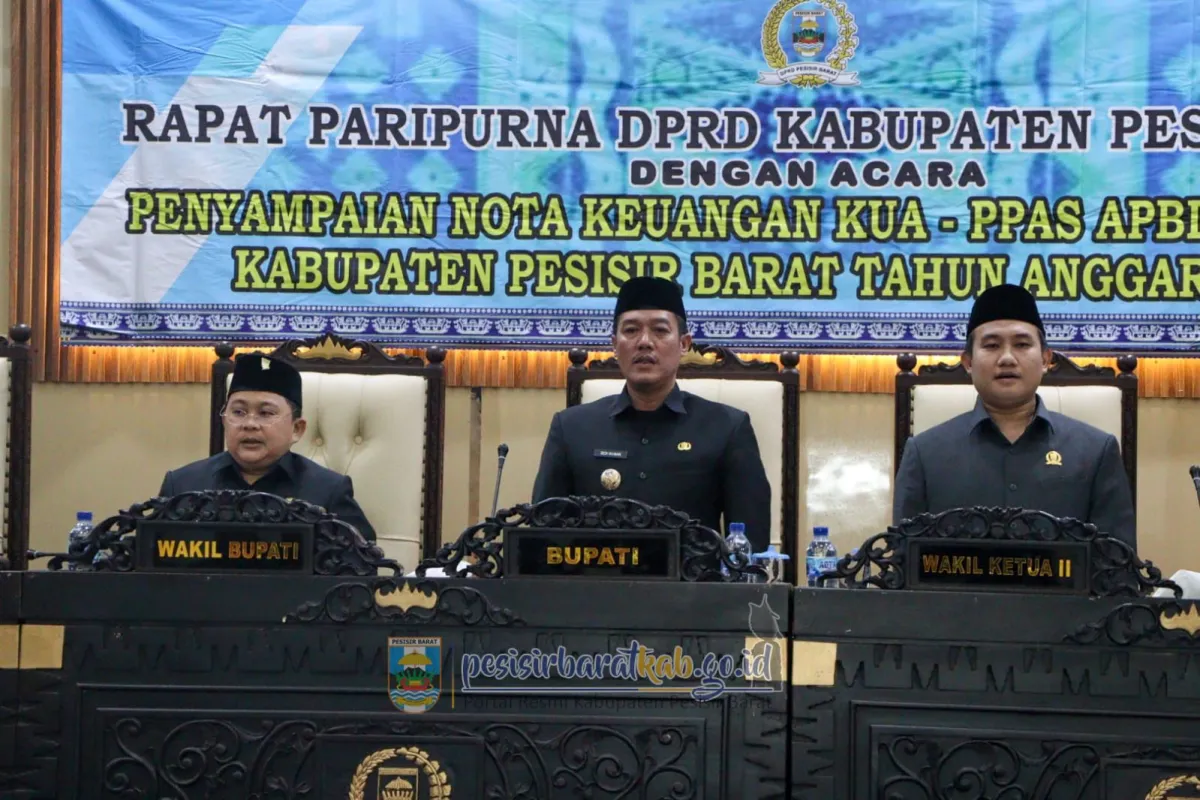 Bupati dan Wakil Bupati Pesisir Barat Hadiri Paripurna DPRD Penyampaian Nota Keuangan KUA-PPAS APBD Perubahan 2025