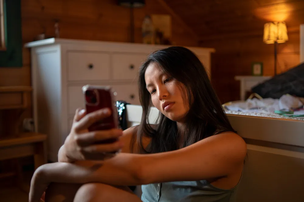 Psikologi: Sikap Tak Tertarik Drama Seleb Bisa Mencerminkan Karakter Skeptis dan Fokus pada Hal Penting