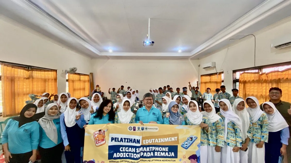 FKM UNAIR Dampingi Pelajar SMAN 1 Tongas Cegah Kecanduan Smartphone Lewat Program Edutainment