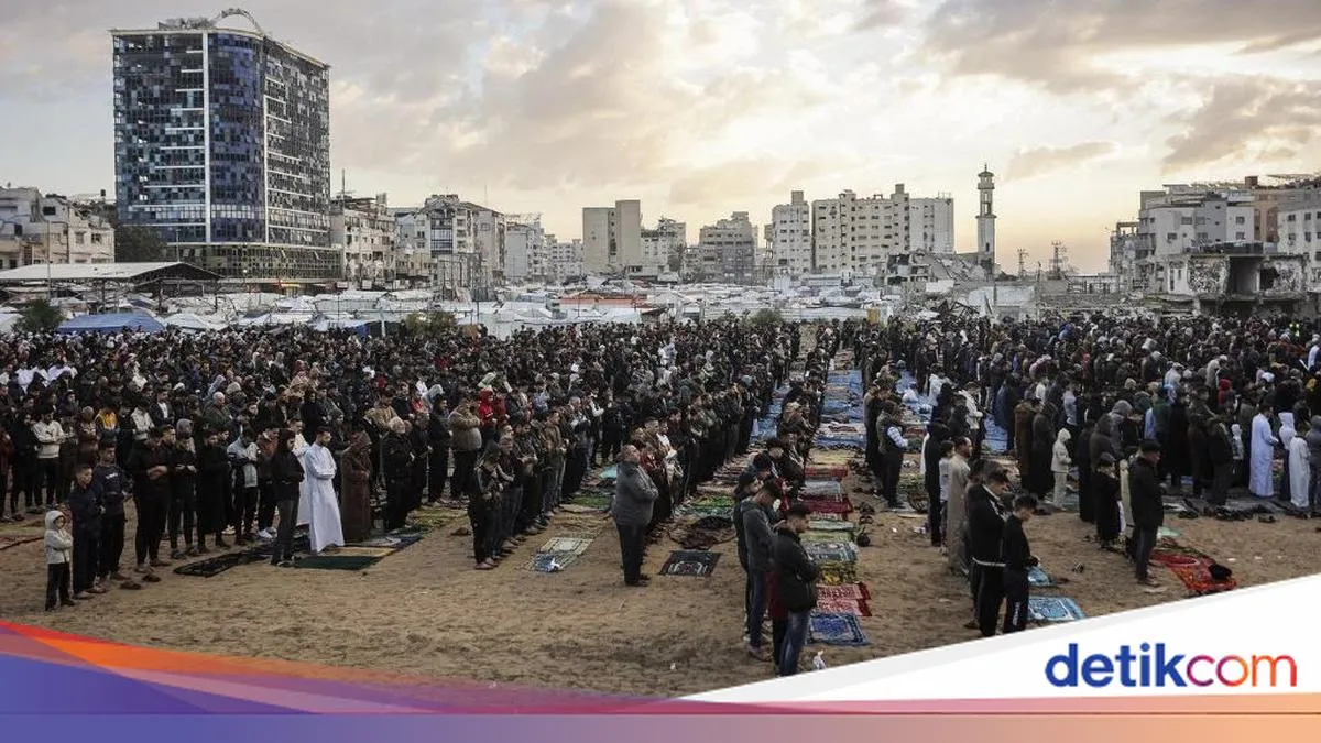Salat Id di Tengah Puing Gaza: Mengapa Gambar Ini Menggema hingga Indonesia