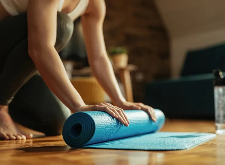 Cara Membersihkan Matras Yoga Setelah Dipakai agar Bebas Bau dan Noda