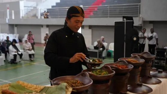 Sega Rejeng Diperkenalkan sebagai Kuliner Khas Karangjengkol di Creative Fusion Festival 2025