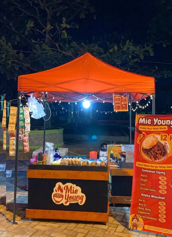 Mie Young, Usaha Mie Pedas Berlevel di Bengkalis yang Menyasar Anak Muda