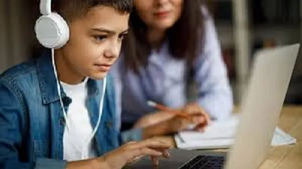 Safer Internet Day: Lima Cara Melindungi Remaja dari Risiko di Dunia Maya