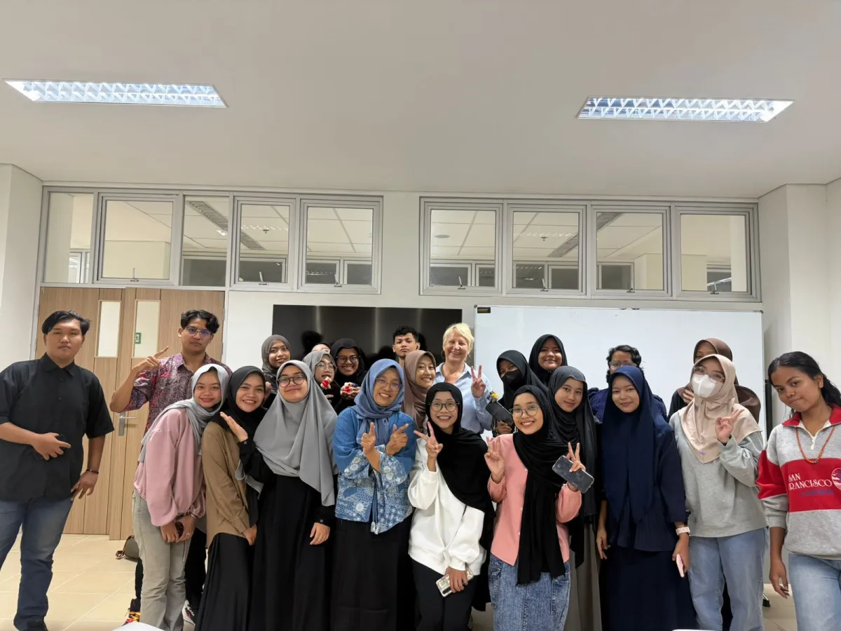 PBI UMY Hadirkan Pengajar dan Penguji IELTS dari Australia dalam Perkuliahan Grammar