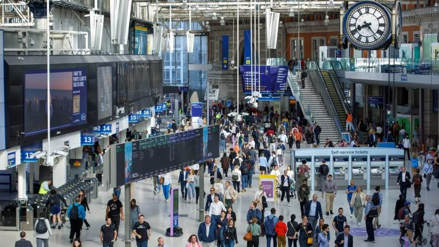 BOE Tahan Suku Bunga dengan Voting Tipis, Tetap Buka Peluang Pemangkasan pada Desember