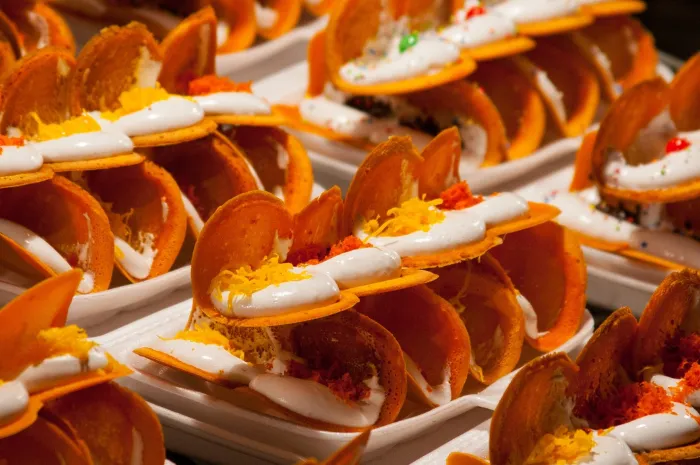 Khanom Bueang, Jajanan Kaki Lima Thailand dengan Perpaduan Manis dan Gurih