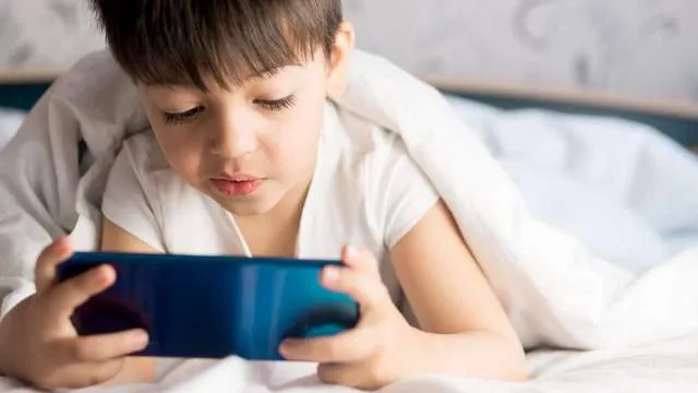 Paparan Gadget Berlebihan Berisiko Ganggu Kesehatan Mata Anak