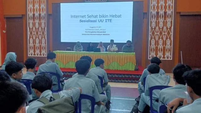 UMMAT Sosialisasikan UU ITE dan Internet Sehat kepada Siswa SMKN 3 Mataram