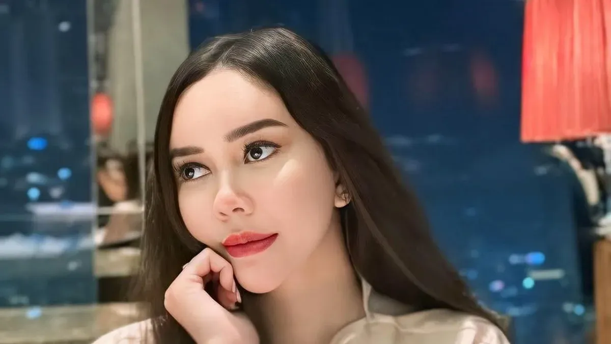 Jejak Karier Aura Kasih: Dari Modeling dan Musik hingga Kabar Sempat Didorong Masuk Politik