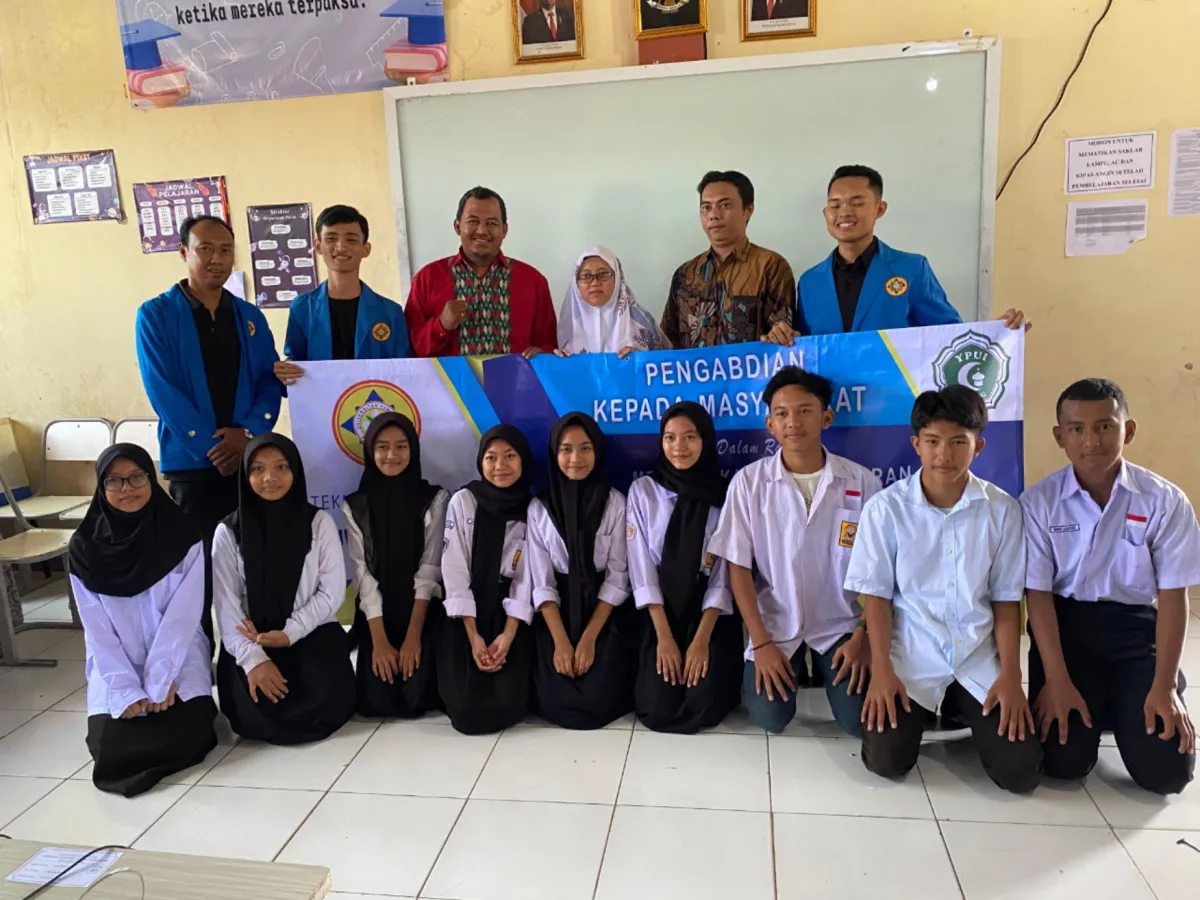 Universitas Pamulang Perkenalkan Sensor IoT untuk Pemantauan Lingkungan di SMP YPUI Parung