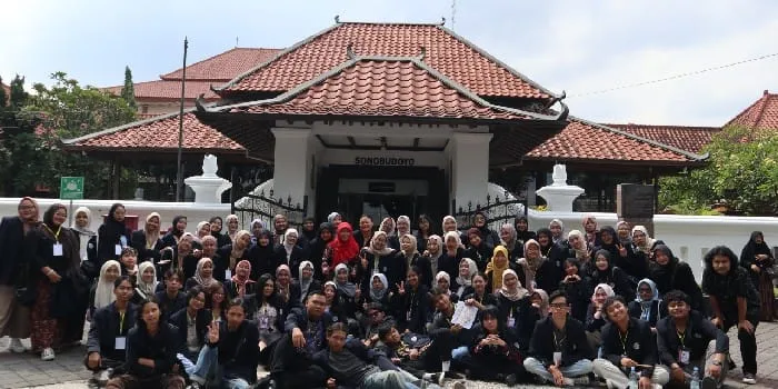 Mahasiswa UM Telusuri Jejak Sastra Lisan Lewat Kunjungan ke Museum dan Panggung Seni di Solo–Yogyakarta