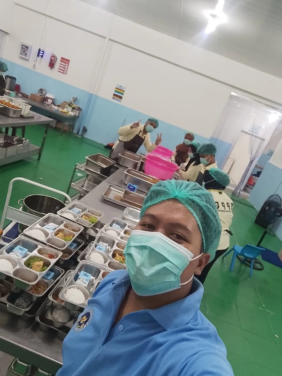 Petugas Dapur MBG di Blitar: Seleksi Bahan Ketat Demi Menu Layak dan Sesuai Standar