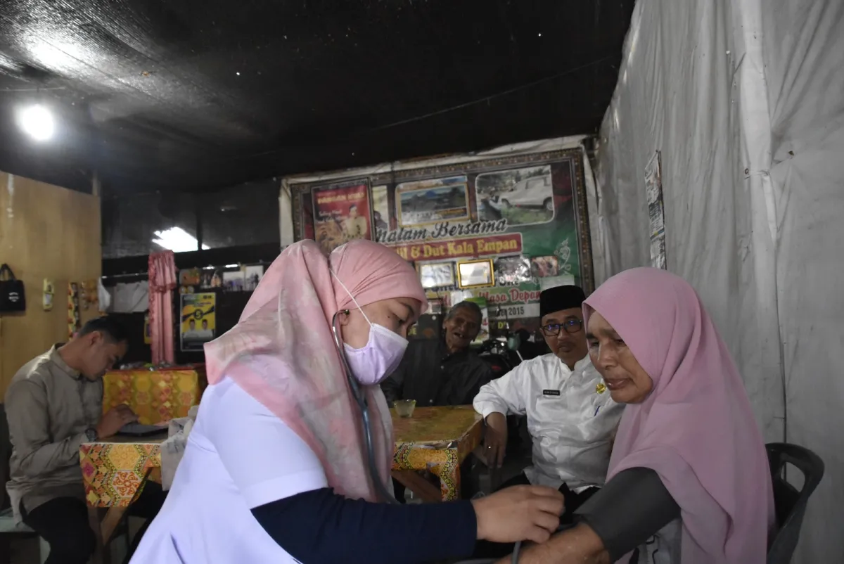 Bupati Aceh Tengah Salurkan Bantuan untuk Seniman Gayo Ceh Dut Kala Empan, Istri Alami Stroke Ringan