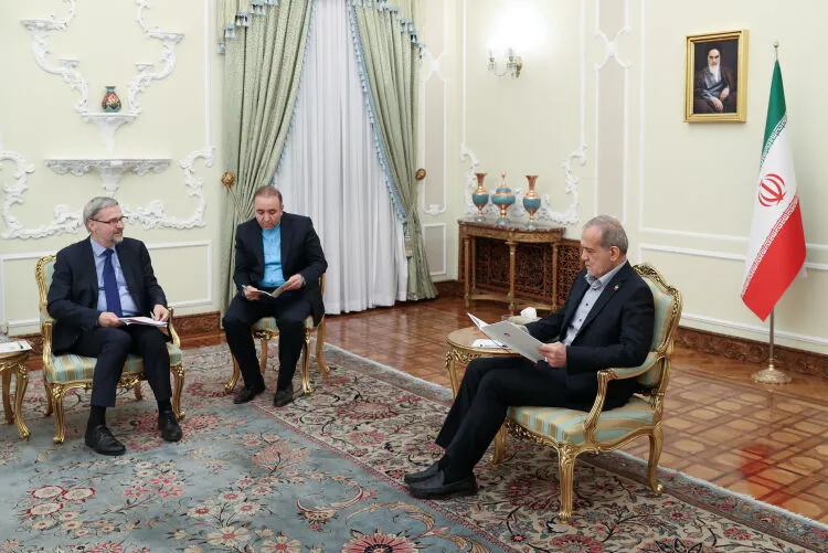 Presiden Iran Masoud Pezeshkian Tegaskan Komitmen pada Perdamaian Kawasan saat Terima Dubes Swiss