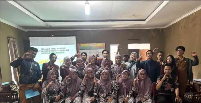 Mahasiswa SDUM Gelar Pelatihan Pencatatan Keuangan Digital untuk Ibu PKK Desa Ciheulang