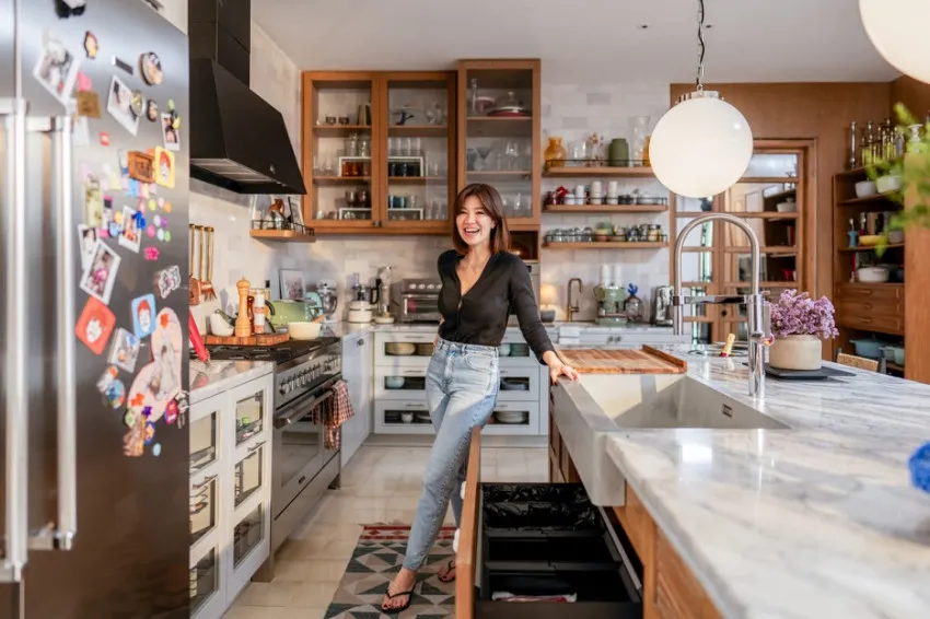 Agatha Suci Tunjukkan Inspirasi Dapur Open Plan yang Nyaman dan Praktis