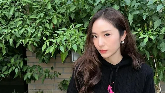 Krystal Jung f(x) Dikabarkan Tengah Siapkan Album Solo Perdana