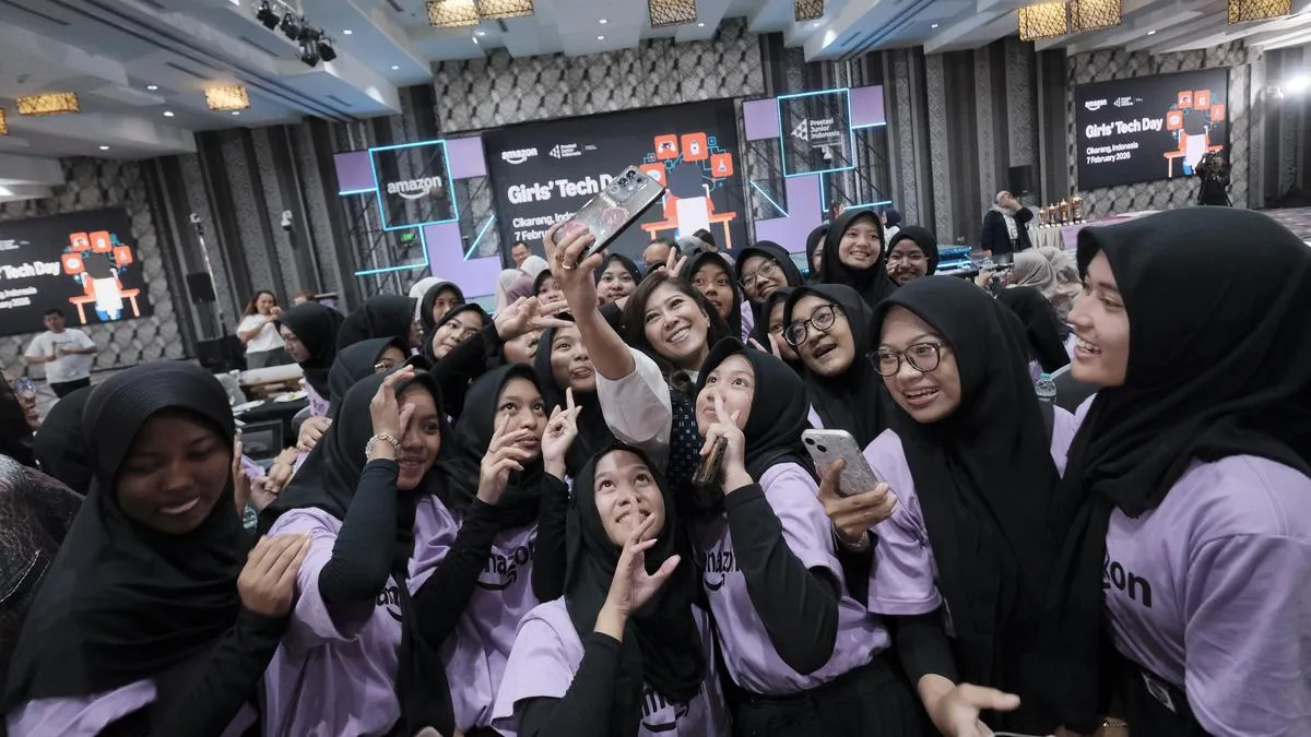 Amazon Girls’ Tech Day 2026 Latih 400 Siswi di Karawang dan Bekasi, Menkomdigi Dorong Perempuan Masuk Talenta Digital