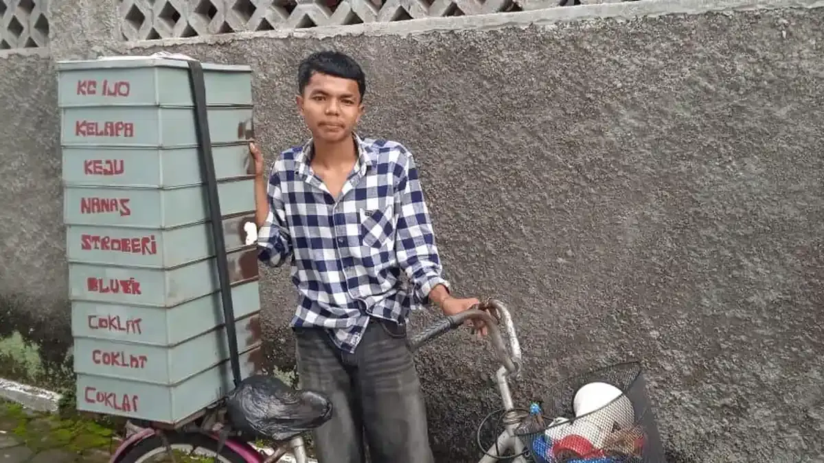 Menjajakan Roti Hangat Keliling Jogja, Wardi dan Daud Menjaga Semangat dari Kampung ke Kampung