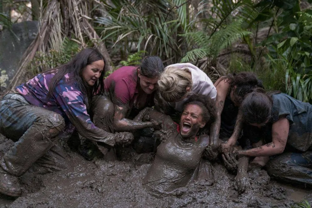 14 Film dan Serial TV tentang Bertahan Hidup di Alam Liar, dari “Yellowjackets” hingga “The Edge”