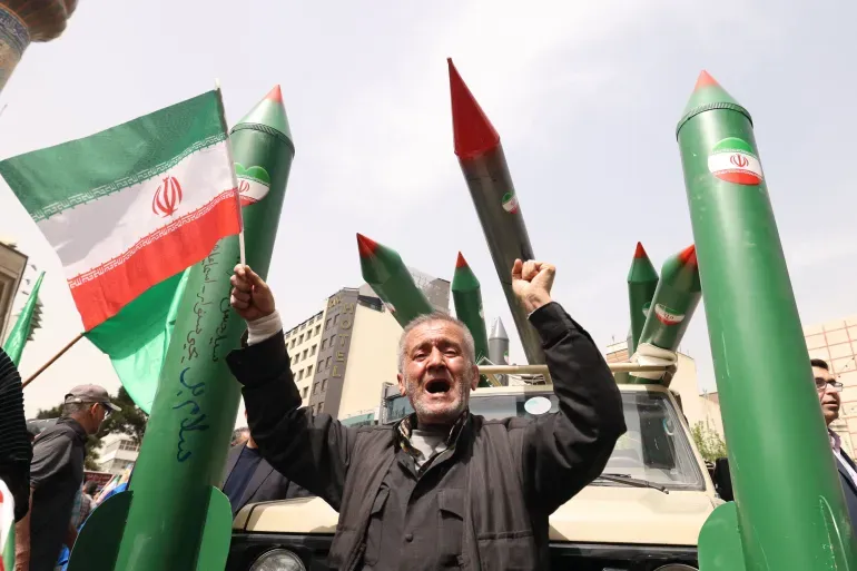 Menakar Dampak Serangan Israel terhadap Kohesi Sosial dan Stabilitas Internal Iran