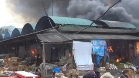 Kebakaran Pasar Induk Kramat Jati Diduga Berawal dari Korsleting di Toko Plastik