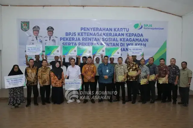 Pemkab Asahan dan BPJS Ketenagakerjaan Serahkan 4.900 Kartu untuk Pekerja Rentan