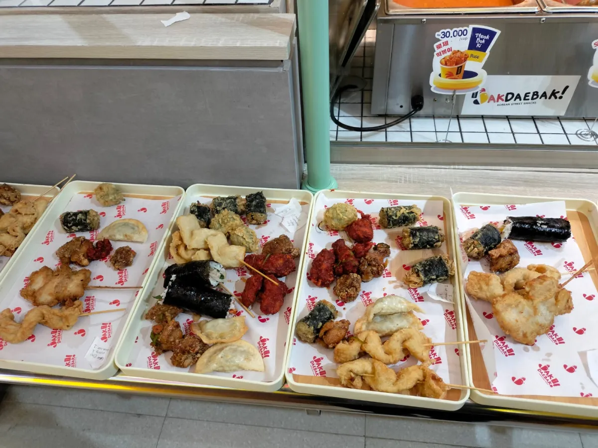 Dak Daebak Buka Gerai Korean Street Snacks di Supermal Karawaci