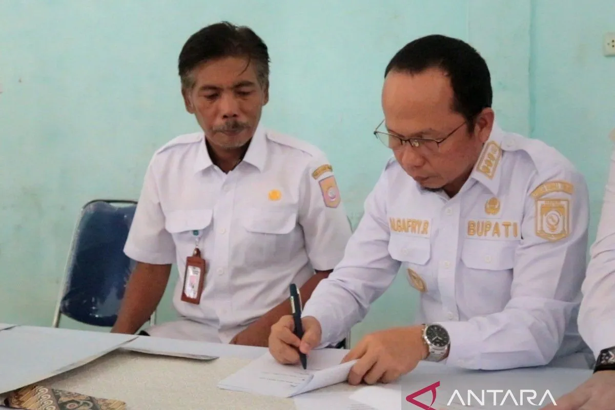 Pemkab Bangka Tengah Meluncurkan Program Desa Sadar Sekolah untuk Tingkatkan Lama Pendidikan