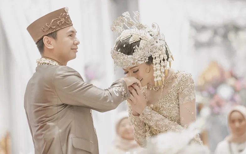 Raditya Dika Bagikan Cara Menjaga Keharmonisan Rumah Tangga Bersama Anissa Aziza