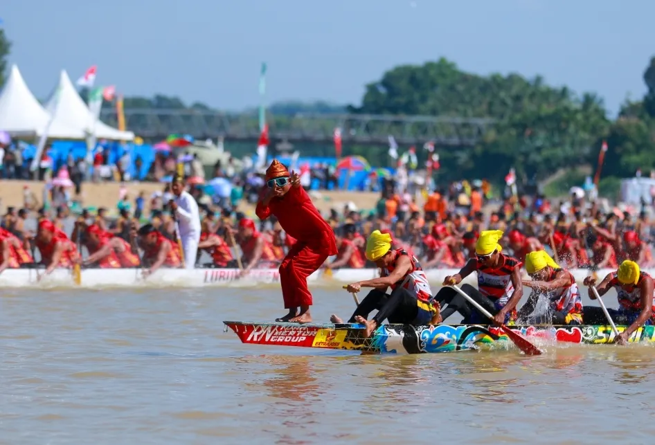 Viral Tarian Bocah 11 Tahun, Pacu Jalur di Riau Tarik Perhatian Dunia dan Dongkrak Kunjungan