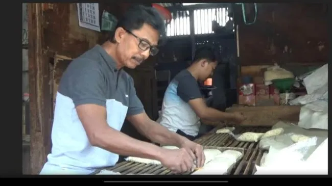 Harga Kedelai Capai Rp9.500 per Kg, Pengrajin Tempe di Jember Kurangi Ukuran dan Produksi