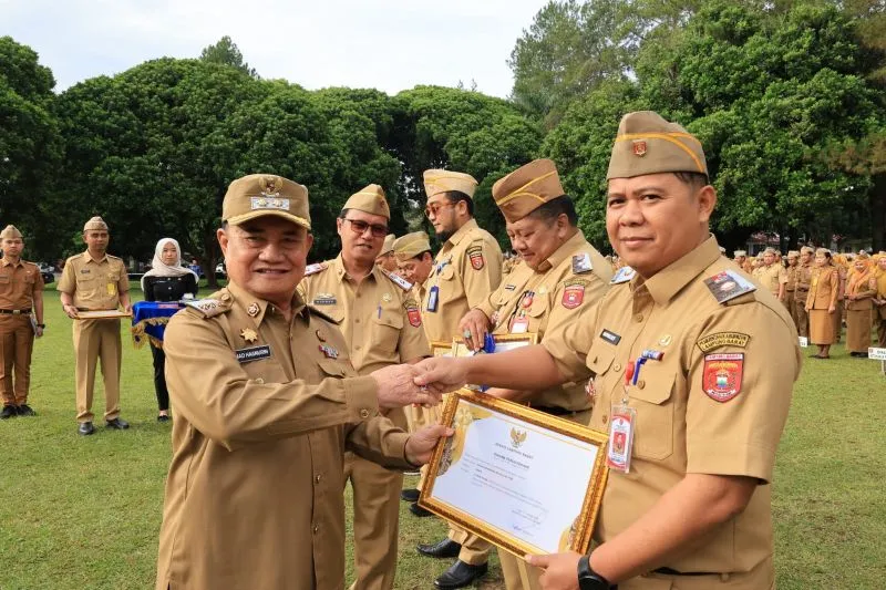 Pemkab Lampung Barat Beri Penghargaan kepada Lima OPD Berprestasi atas Capaian Kinerja 2025