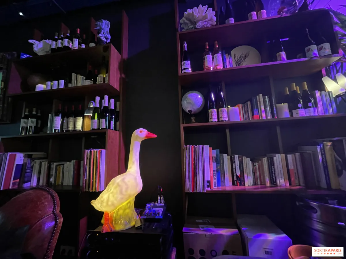 Défilé Poétique di Paris: Pertunjukan yang Memadukan Puisi, Mode, dan Musik di Kafe-Bar Griffon